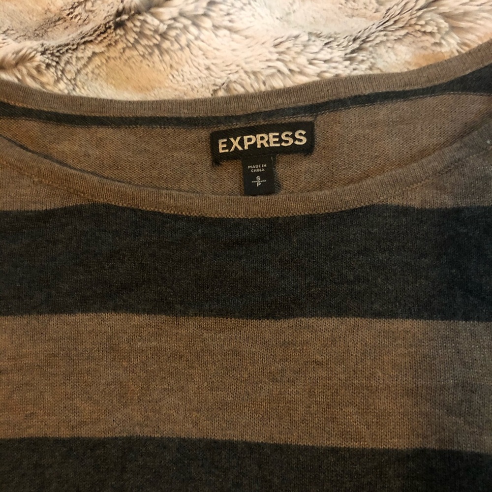 Express Sweater - Picture 2 of 3